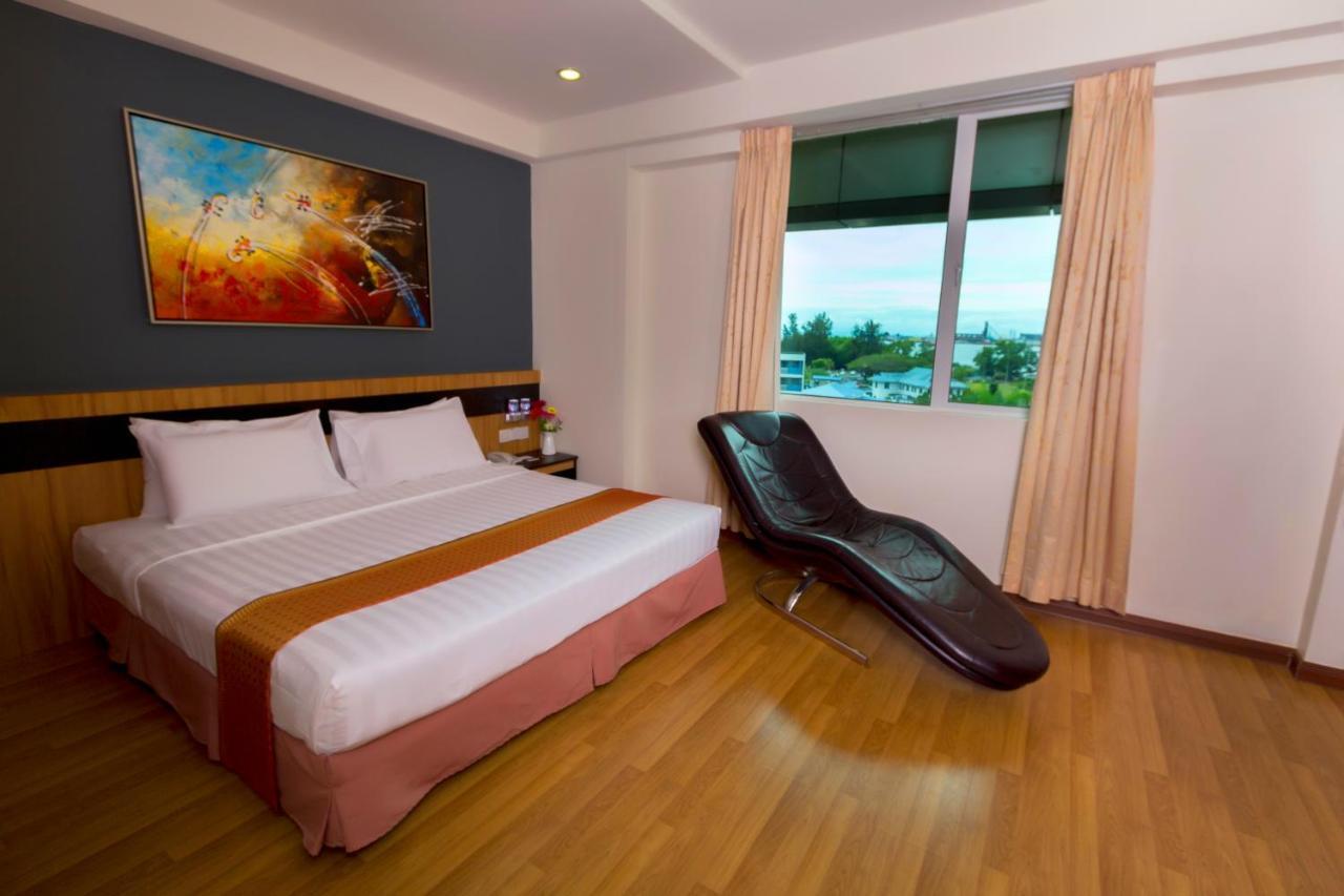 Mariner Hotel Labuan Bagian luar foto