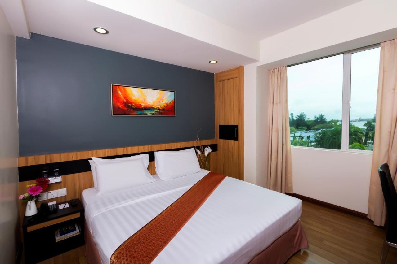 Mariner Hotel Labuan Bagian luar foto