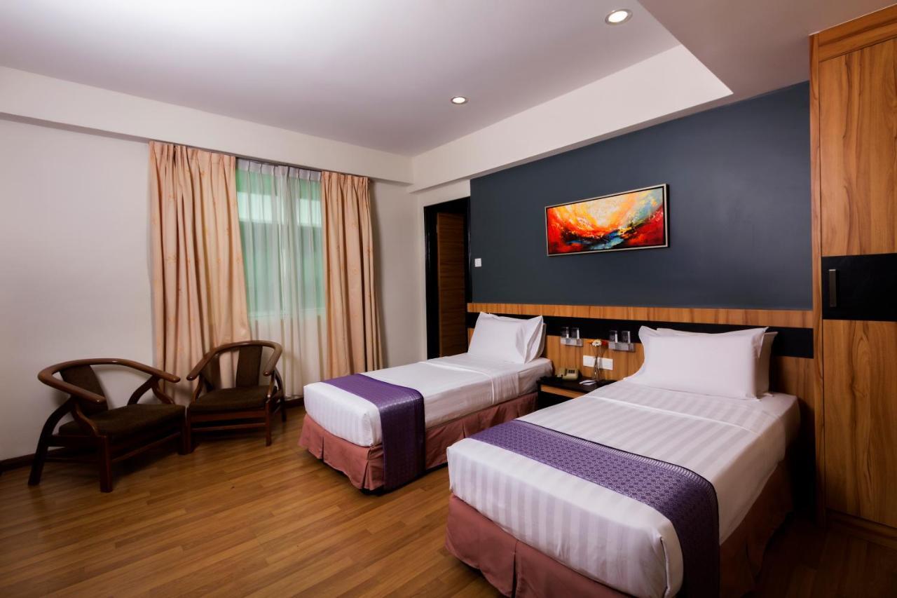 Mariner Hotel Labuan Bagian luar foto
