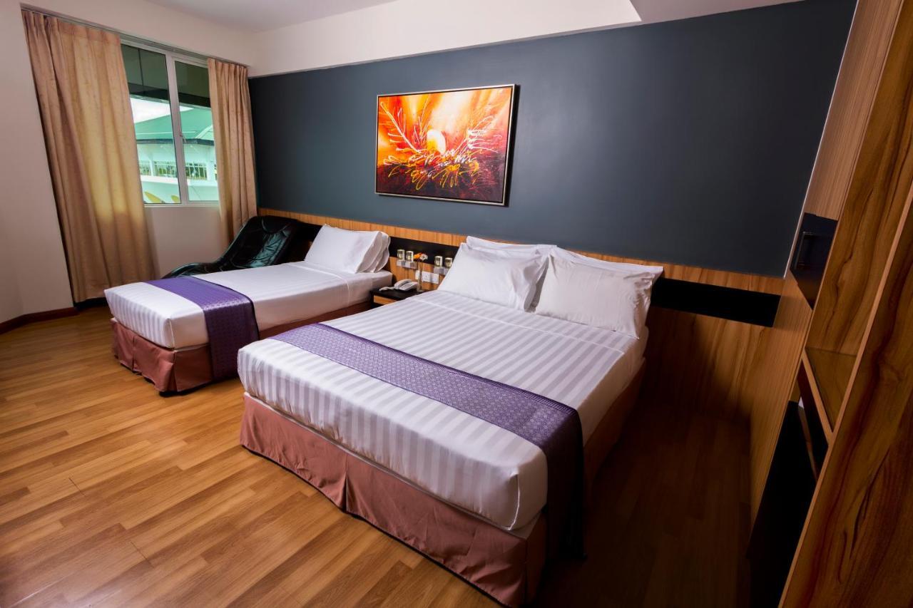 Mariner Hotel Labuan Bagian luar foto