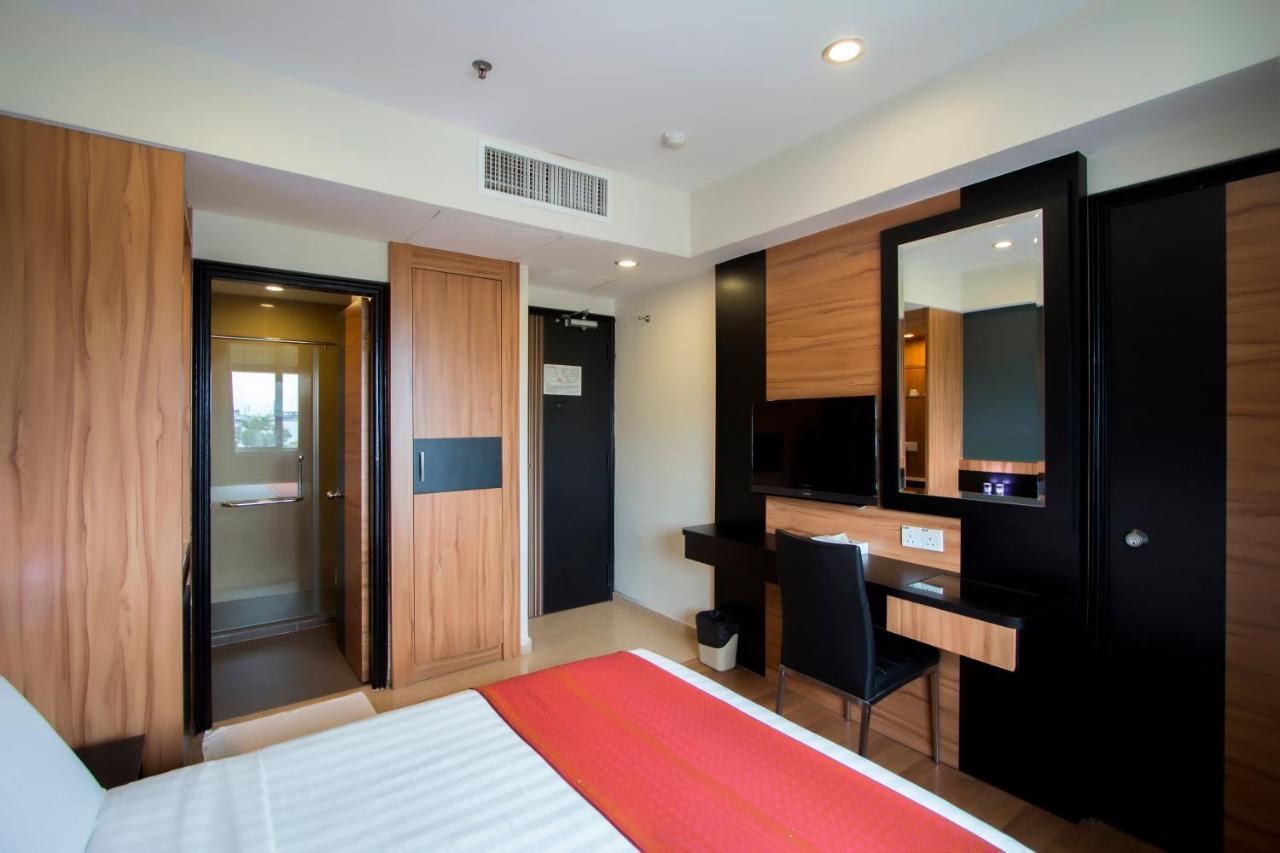 Mariner Hotel Labuan Bagian luar foto