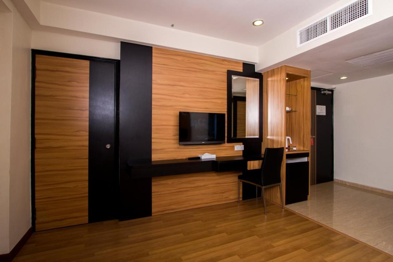 Mariner Hotel Labuan Bagian luar foto