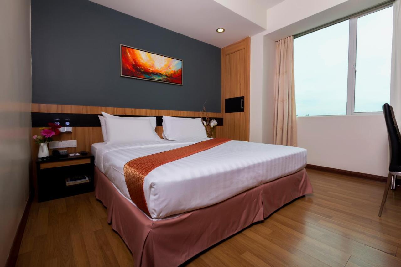 Mariner Hotel Labuan Bagian luar foto
