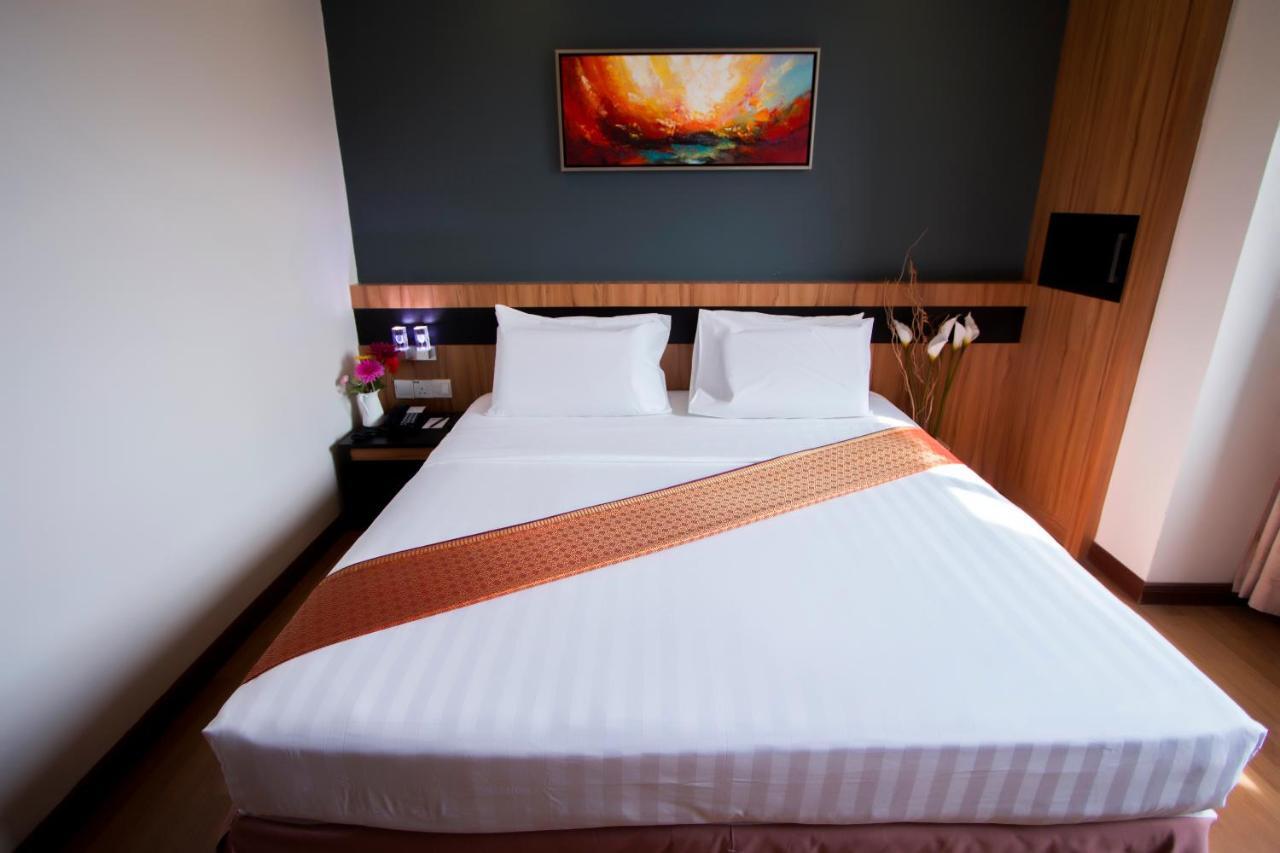 Mariner Hotel Labuan Bagian luar foto