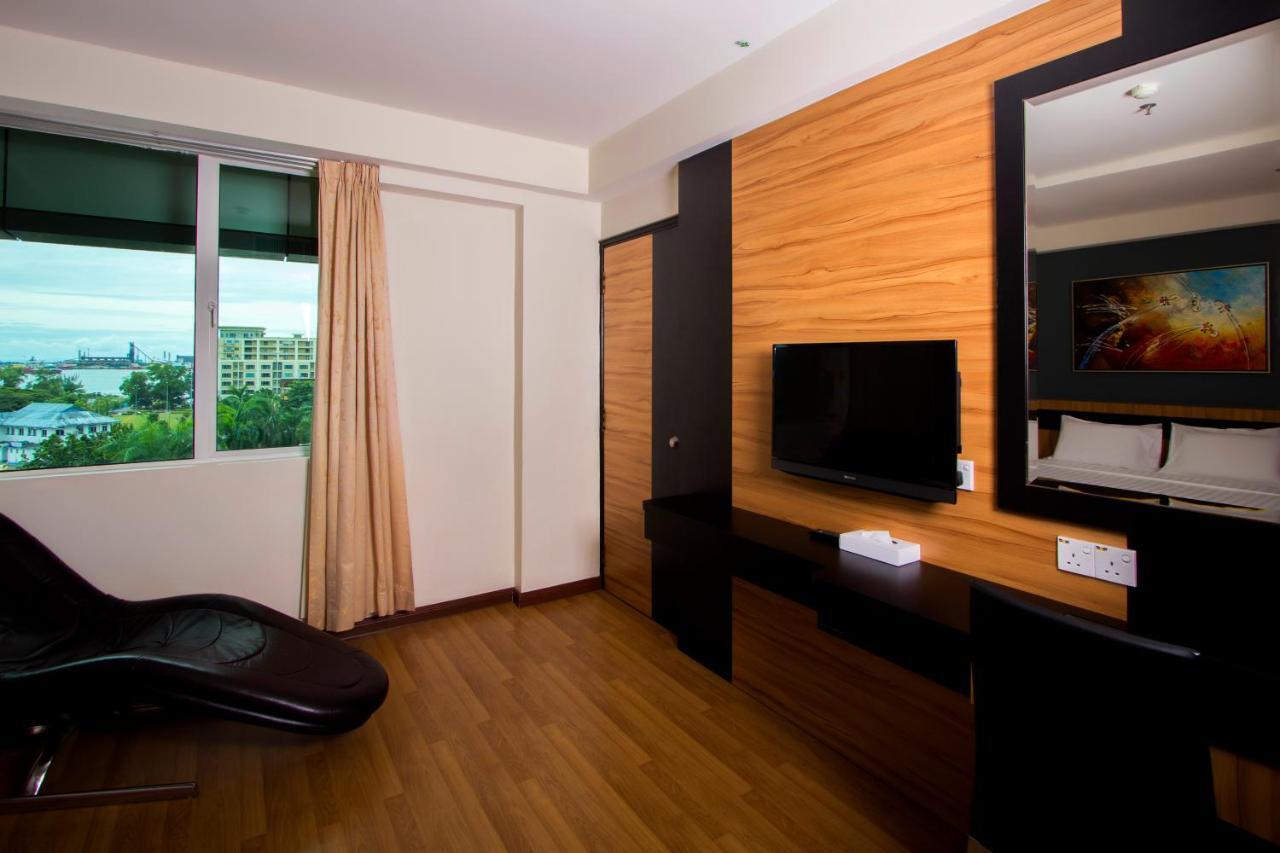 Mariner Hotel Labuan Bagian luar foto